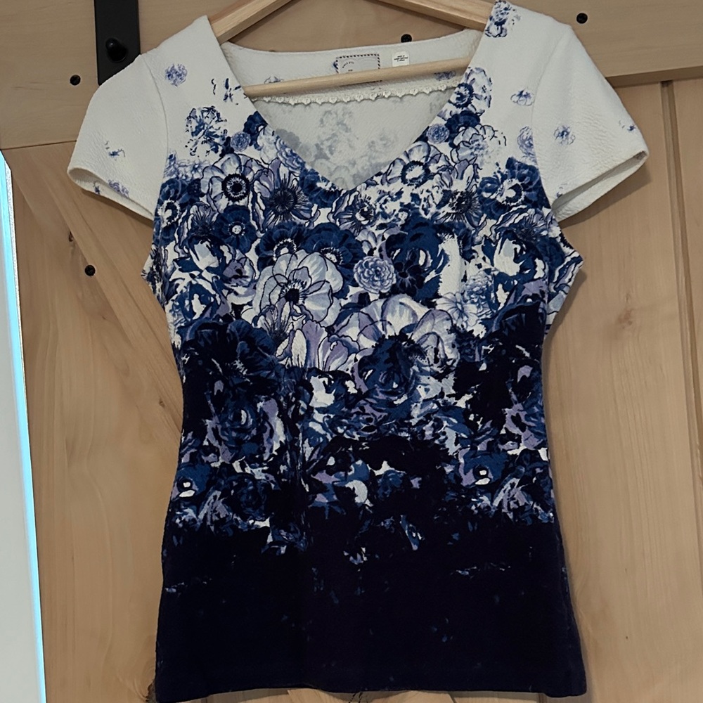 Anthropologie Blue and White Floral Short Sleeve Top